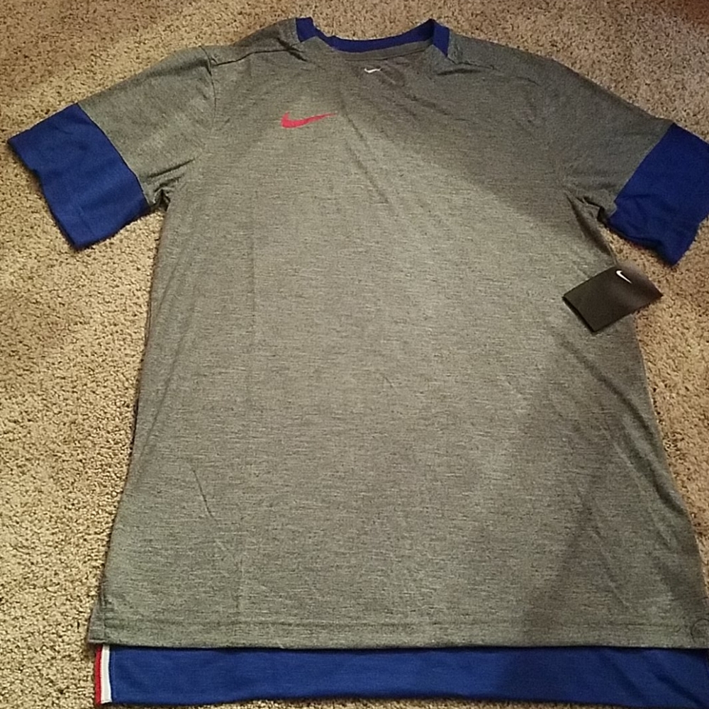 Nike Tee NWT